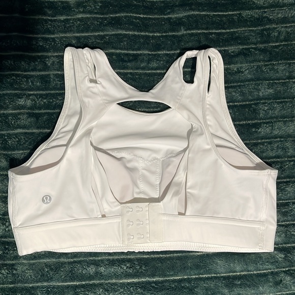 Lululemon High Neck Bra ✨ - Picture 2 of 3